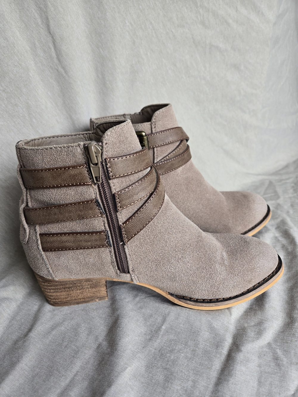 Denver Hayes Taupe Suede Ankle Booties - Size 37 (US 6.5) - Picture 3 of 13
